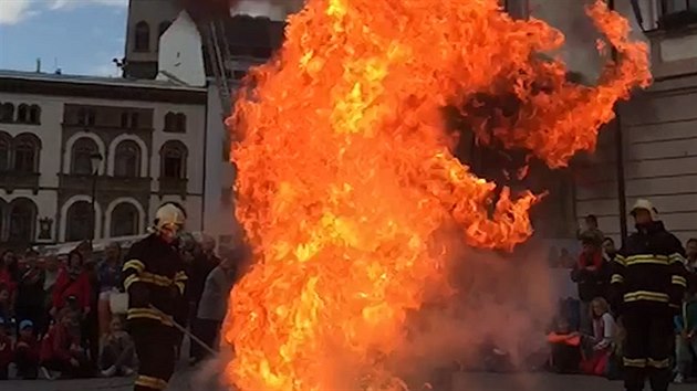 Olomoutí hasii v záí na Horním námstí názorn pedvedli, jak nebezpené je...