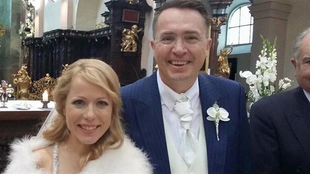 Roman Šmucler se podruhé oženil. Vzal si přítelkyni Ivu, která je ve čtvrtém měsíci těhotenství. (2015)