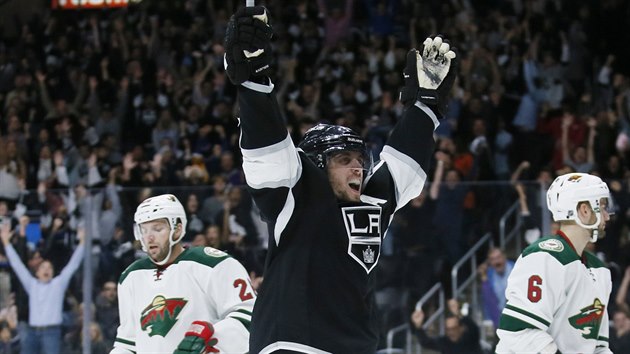 Ane Kopitar z Los Angeles se raduje z vtznho glu v prodlouen proti Minnesot.