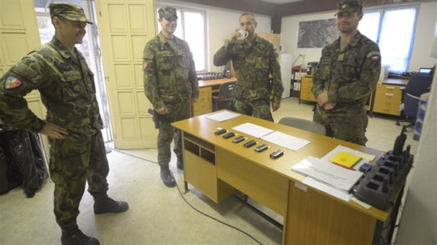 Vojci by mli s ostrahou rozlehlho arelu pomhat policistm do ledna 2016.