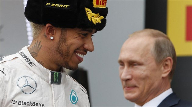 Lewis Hamilton pijm od Vladimira Putina gratulace k vtzstv ve Velk cen Ruska.