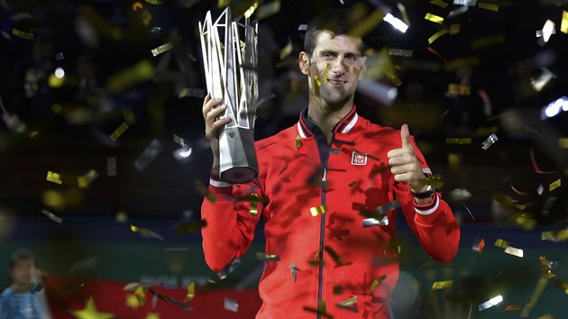 JSEM JEDNIKA. Novak Djokovi slav triumf na turnaji v anghaji.