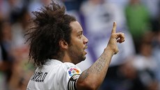 Brazilec Marcelo slaví první gól do sít Levante, na který mu pihrál Cristiano...