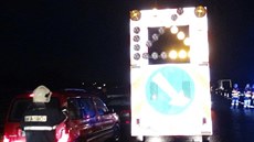 Hromadná nehoda sedmi aut na dálnici D8 ve sm�ru na Prahu (16.10)