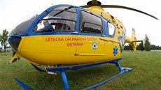 Vrtulník Letecké záchranné sluby v Ostrav.