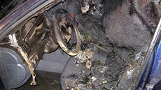 Nehoda a následný poár dvou aut v Bojkovicích na Uherskohradisku. (17. 10....