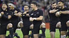 HAKA Novozéland�tí ragbisté si vále�ným tancem dodávají odvahu do...