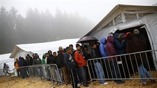 Uprchlický tábor ve Schwarzenbornu slouí jako doasné stedisko, kam benci...