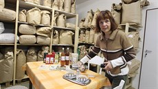 V dílni�ce Valerie Pelikánové vznikají nejr�zn�j�í lé�ivé bylinné �ajové sm�si....