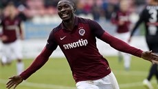 Kehidne Fatai a jeho gólová radost.