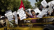 Proti smrti Mohammada Achlaka protestovali lidé v Novém Dillí (13. října 2015).