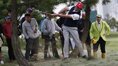 Phil Mickelson se b�hem Prezidentského poháru dostal do potí�í.