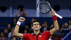 Novak Djokovi se raduje z vítzství na turnaji v anghaji.