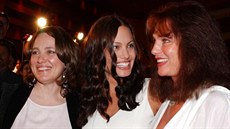 Angelina Jolie, její matka Marcheline Bertrandová a Jacqueline Bissetová
