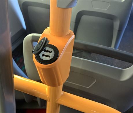 Autobus 165 je první mstská linka s USB portem.