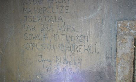 Tento vzkaz vyryla do zdi v Cejlu v roce 1946 jedna z tehdejích vzeky.