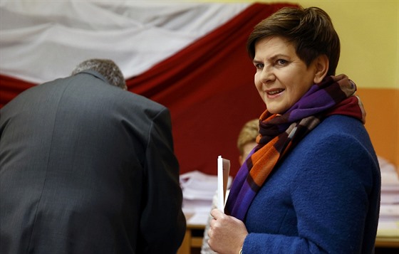 Poláci volí nový parlament. Odvolila u i kandidátka opoziní PiS Beata...