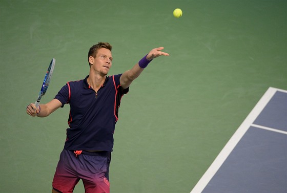 Tomá Berdych servíruje - ilustraní foto.