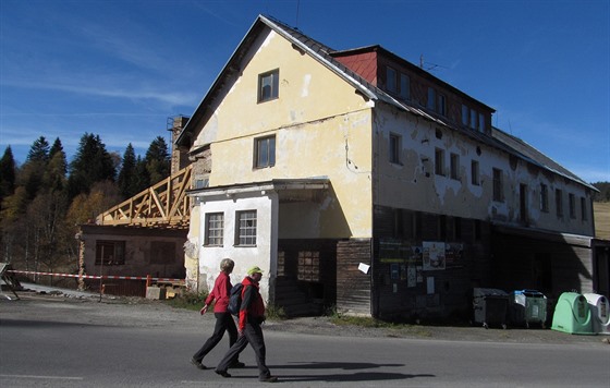 Bývalou pilu v Kvildě na Šumavě by měl do dvou let nahradit nový hotel.
