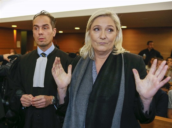 Předsedkyně Národního sdružení (bývalé Národní fronty) Marine Le Penová.