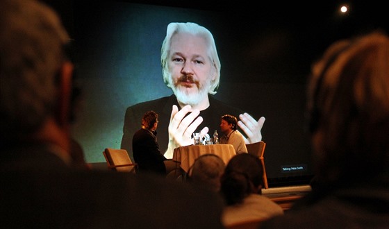 Diskuse pomocí videokonference s Julianem Assangem v rámci mezinárodního...