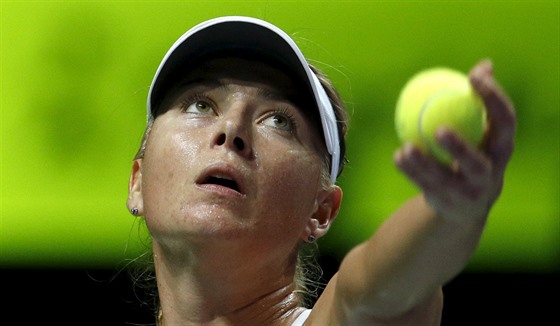 SERVIS. Maria arapovová na Turnaji mistry v Singapuru.