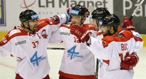 Radost hokejist Olomouce v zápase s Tincem.