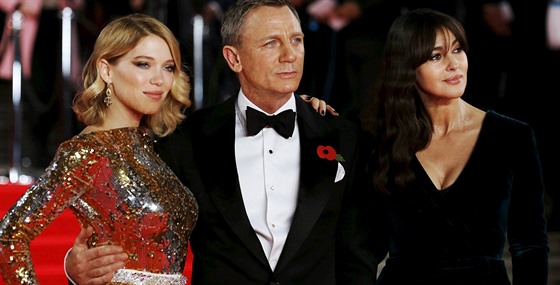 Lea Seydouxová, Daniel Craig a Monica Bellucci na premiée filmu Spectre