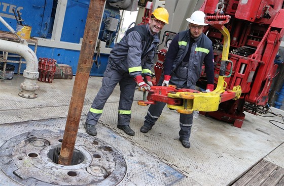 Moravské naftové doly musely kvůli pádu cen ropy sáhnout k propouštění.