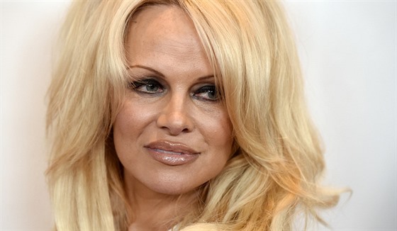 Pamela Andersonová (Los Angeles, 24. října 2015)