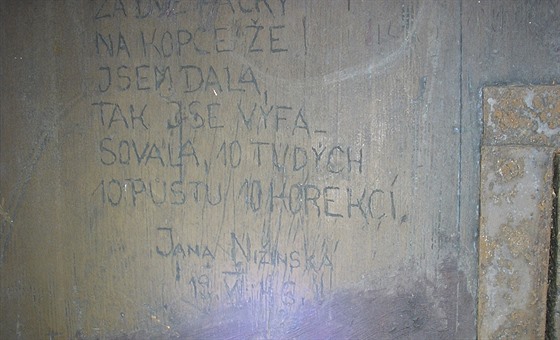 Tento vzkaz vyryla do zdi v Cejlu v roce 1946 jedna z tehdejších vězeňkyň.