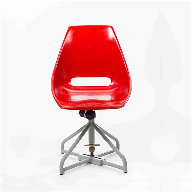 Židli - sedačku vyrobila firma Vertex. Sedačku navrhl Miroslav Navrátil v 60....