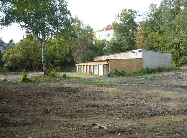 Garáový komplex v ulici Pod Krocínkou.