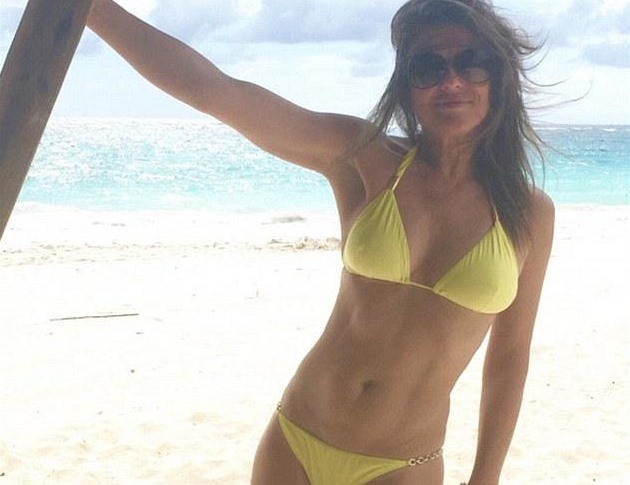 Proslavily ji sexy šaty i milostné aféry. Elizabeth Hurley slaví 60. narozeniny