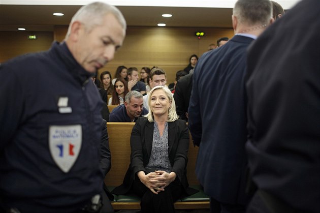 Francie soudí politi�ku Marine Le Penovou kv�li p�irovnání muslimských...