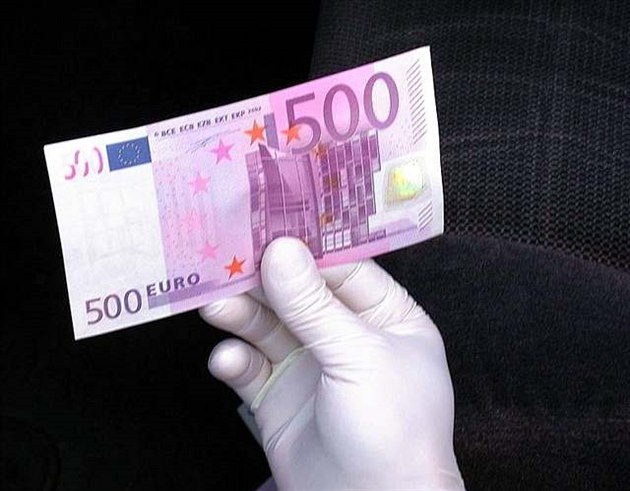 Zátah na pad�latele eurobankovek - Policisté dopadli mu�e, který...