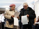 Ukrajinci volí své zastupitele v komunálních volbách. (25. íjna 2015)