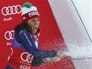 Federica Brignoneová slaví triumf v obím slalomu v Söldenu.