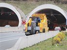Nehoda kamionu v tunelu Valík na dálnici D5 (26. íjna 2015).