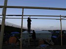 Obyvatelé stanového msteka v Calais se pipravují na píchod zimy (íjen 2015)