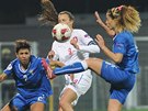 Lucie Voková (uprosted) v zápase s Itálií
