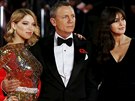 Lea Seydouxová, Daniel Craig a Monica Bellucci na premiée filmu Spectre