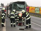 Nehoda autobusu a kamionu u Holohlav na Hradecku (22.10.2015).