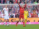 Arjen Robben (v erveném) z Bayernu Mnichov slaví trefu do sít Kolína nad...