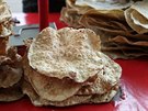 Nabídka kupavých chlebových placek v Indii