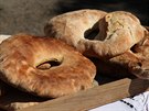 Píprava tradiního chleba v domácí peci v chorvatské Slavonii.