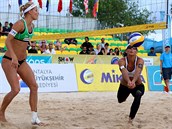 V AKCI. Plov volejbalistka Markta Slukov (vlevo) na turnaji Svtovho...