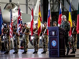 éf Vojenského výboru NATO Petr Pavel bhem zahajovacího ceremoniálu cviení na...