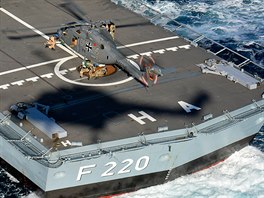 Vrtulník Sea Lynx pistává po cviné misi na palub nmecké fregaty Hamburg ve...