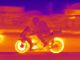 HAVÁ KOLA. Na fotografii poízené termokamerou je zavodník MotoGP Nicky...